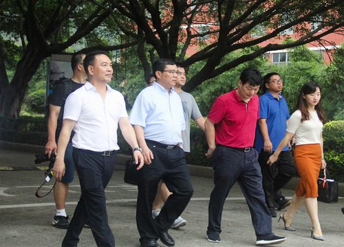福州市委常委、福清市委书记王进足到福州市书生实验学校调研