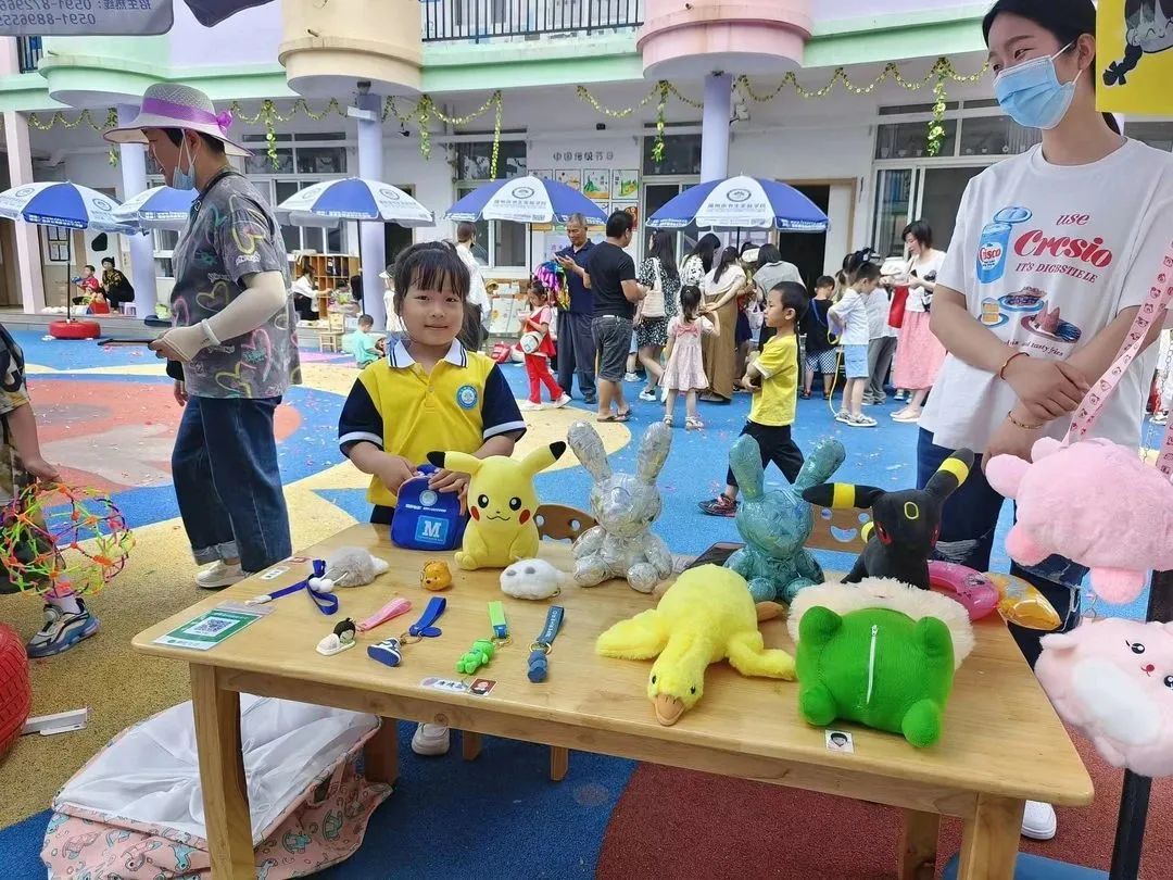 我参与 我快乐| 福州市书生实验学校(幼儿园)六一开展“小老板,大梦想”亲子跳蚤市场活动。